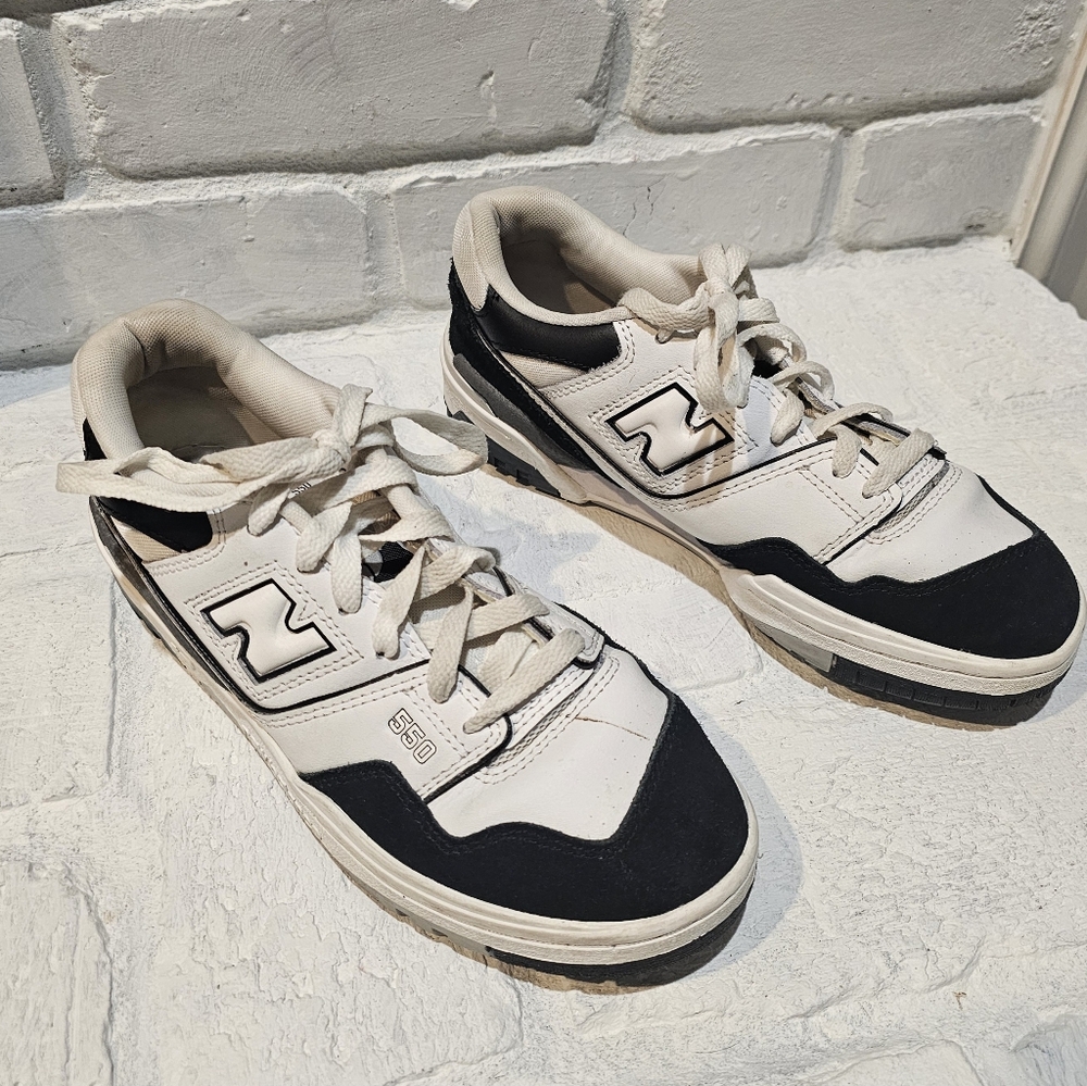 New Balance 550 Leather Size 6 Black and White